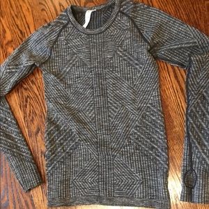 Grey detailed long sleeve lululemon top!